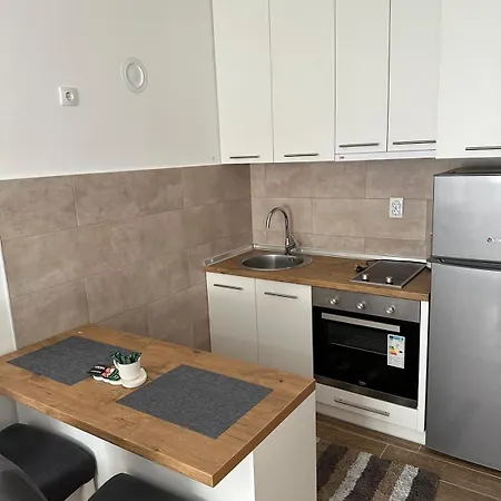 Andi Istocno Sarajevo *